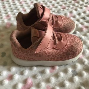 Nike pink leopard sneaker (6c) for toddler